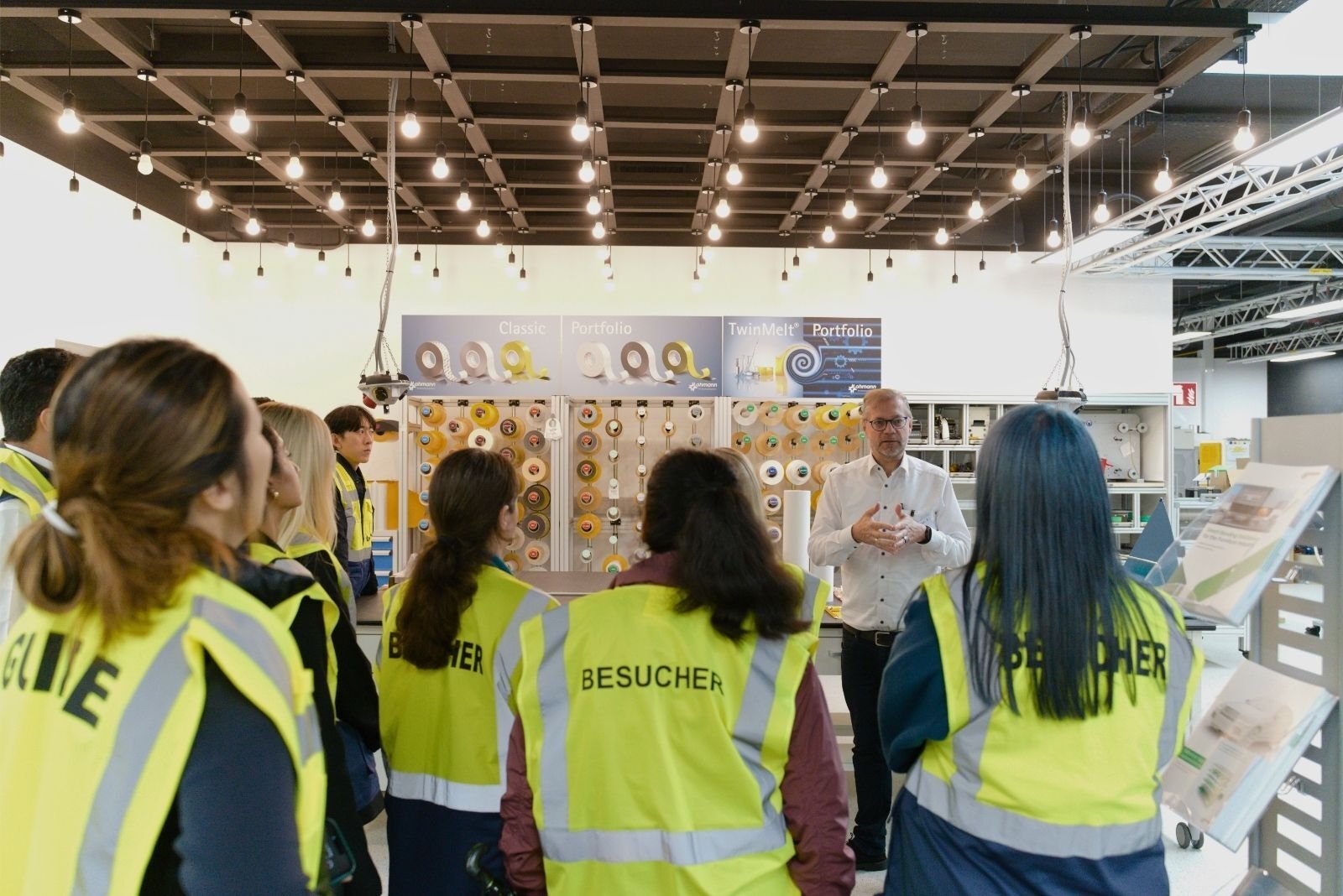 WHU-Studierende besuchen die Bonding Arena von Lohmann in Neuwied.