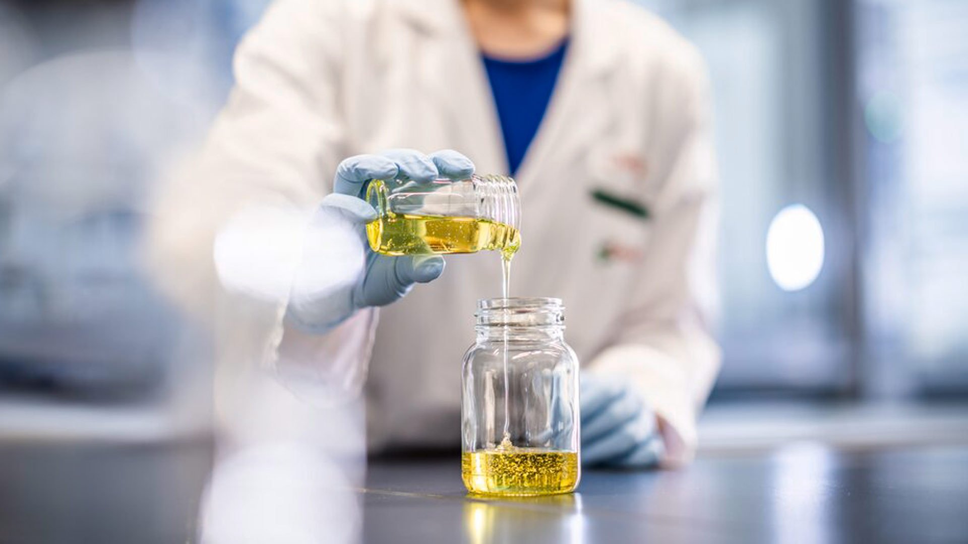 Lohmann-tapes-production-technology-development-of-adhesive-laboratory