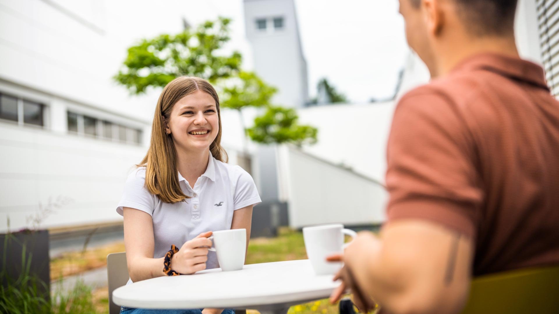 Trainees-drink-coffee-on-terrace-during-break
