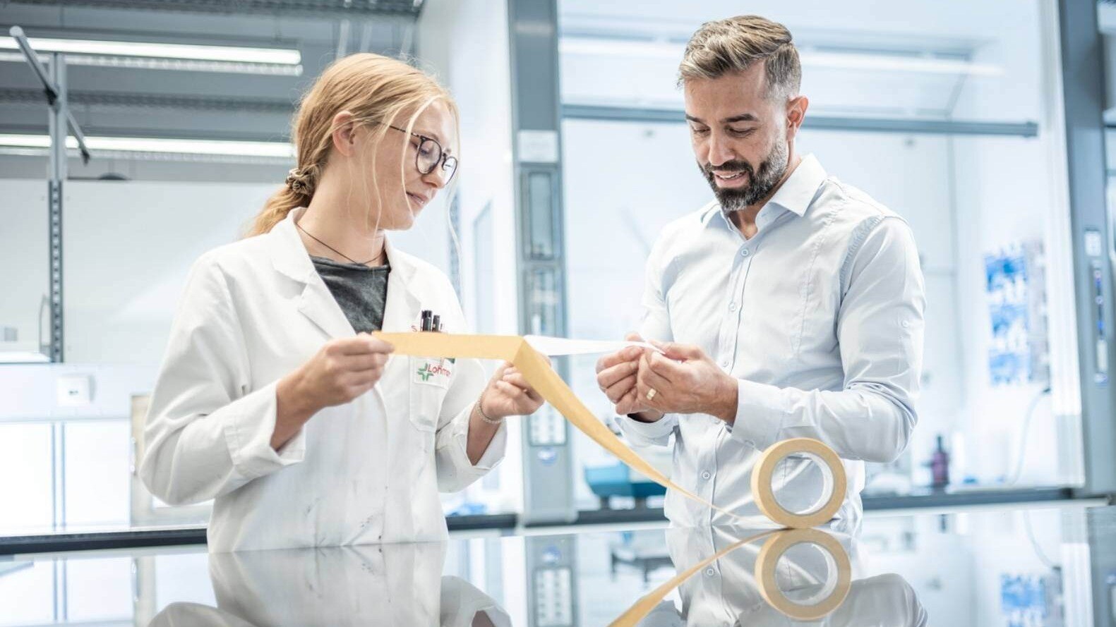 Lohmann-research-development-meeting-industrial-lab