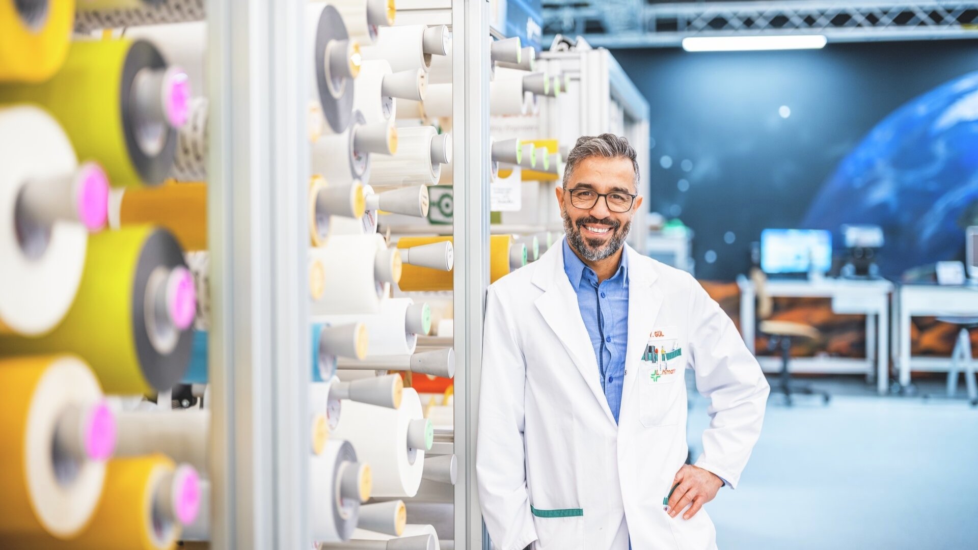 Lohmann-expert-in-front-of-tape-portfolio-rack-in-bonding-arena