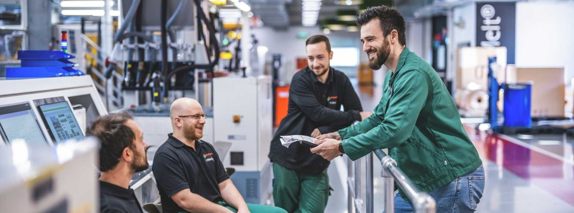 Colleagues-coating-line-cl16-discussion-talking-production Colleagues-coating-line-cl16-discussion-talking-production