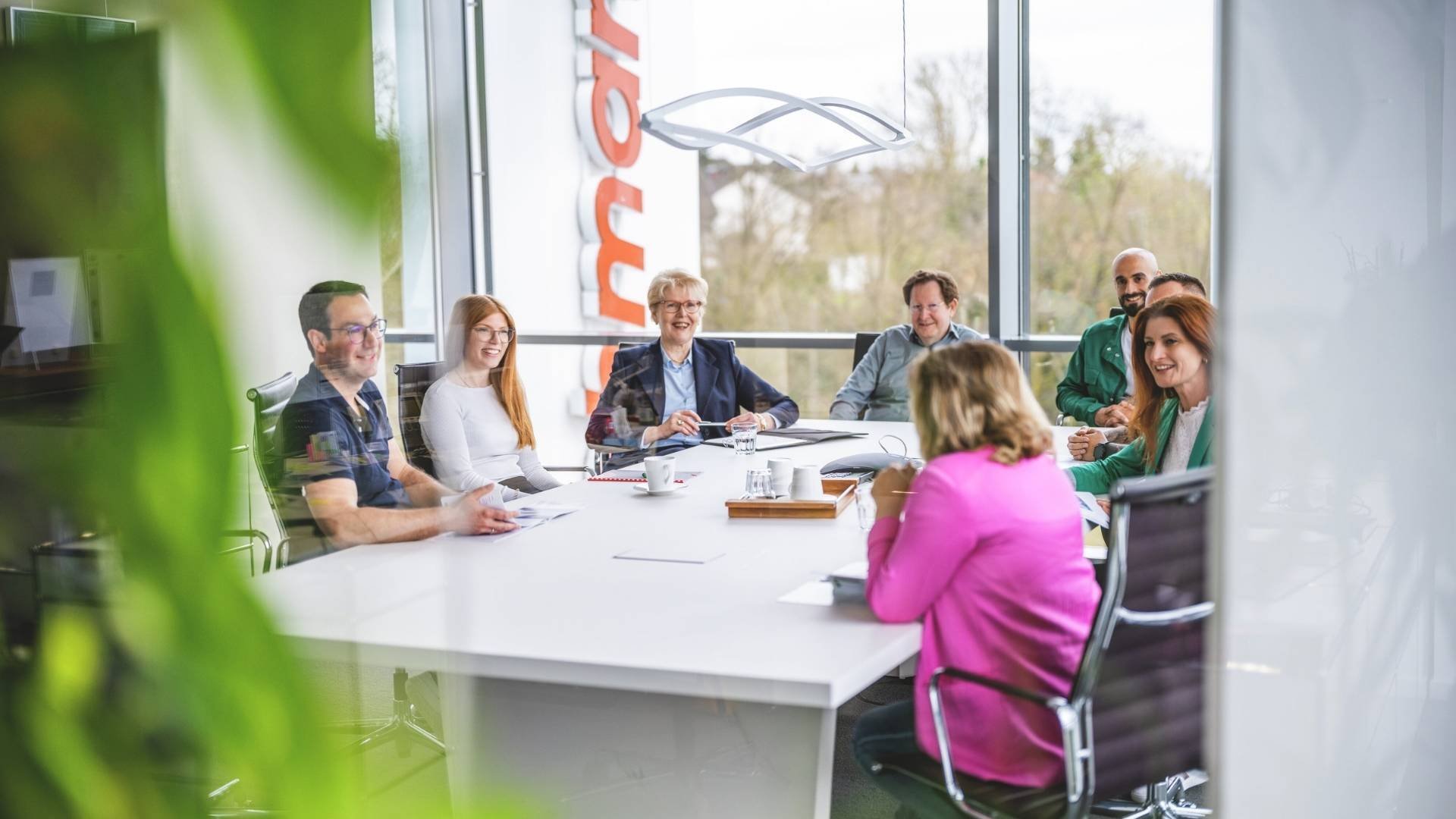 Employee-Group-Tec-Center-meeting-discusstion-board-room