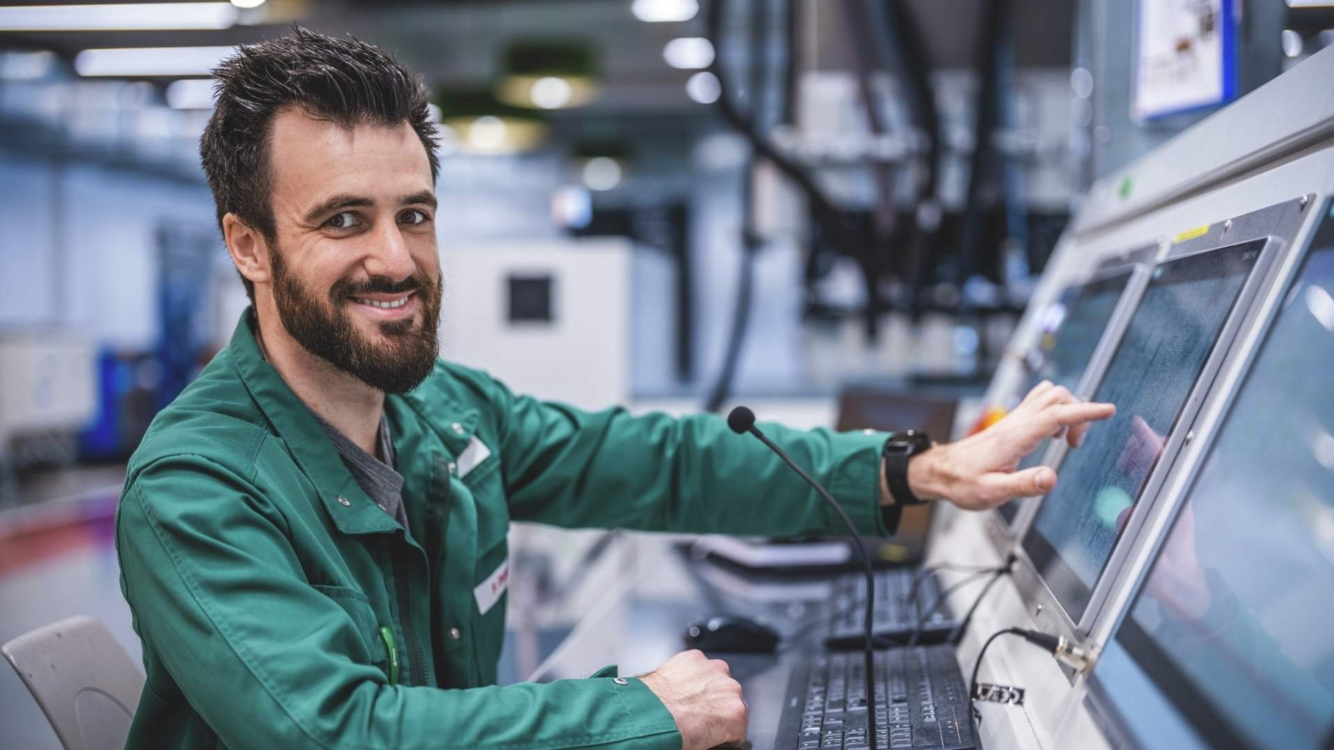 Fabian-Durben-Portrait-working-Coating-line-production-cl16