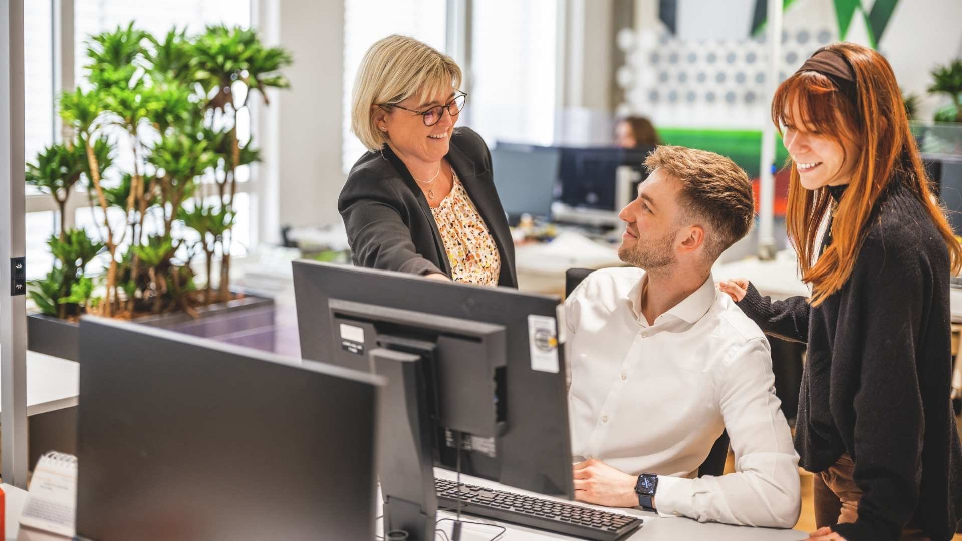 Office-Trainees-PC-discussion