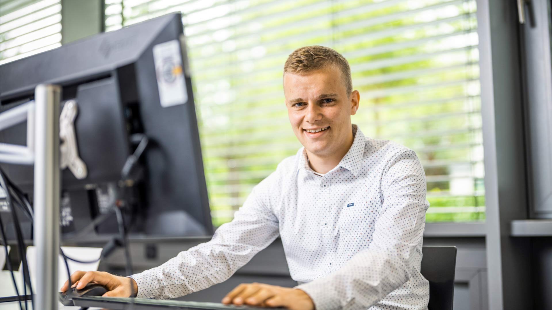 Trainee-business-economist-at-desk