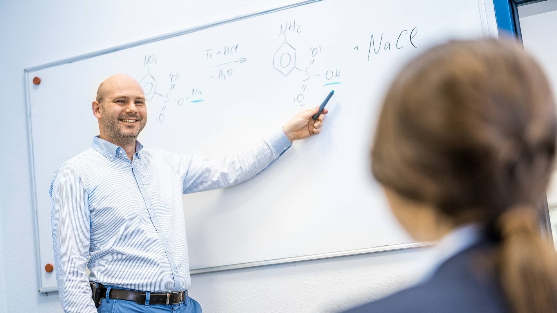 Trainer-Employee-Colleague-Explanation