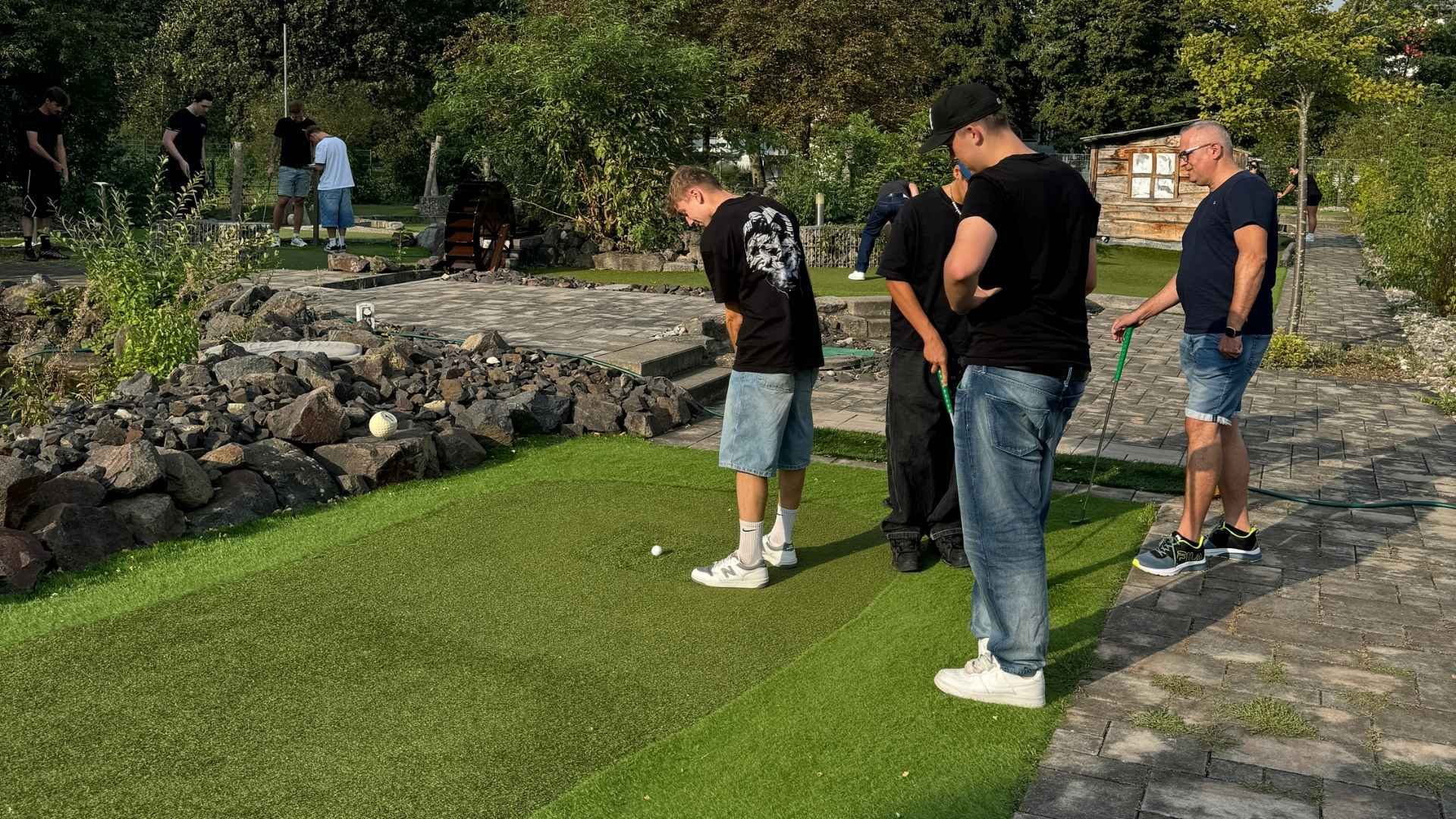 Hygiene-Azubis-Minigolf