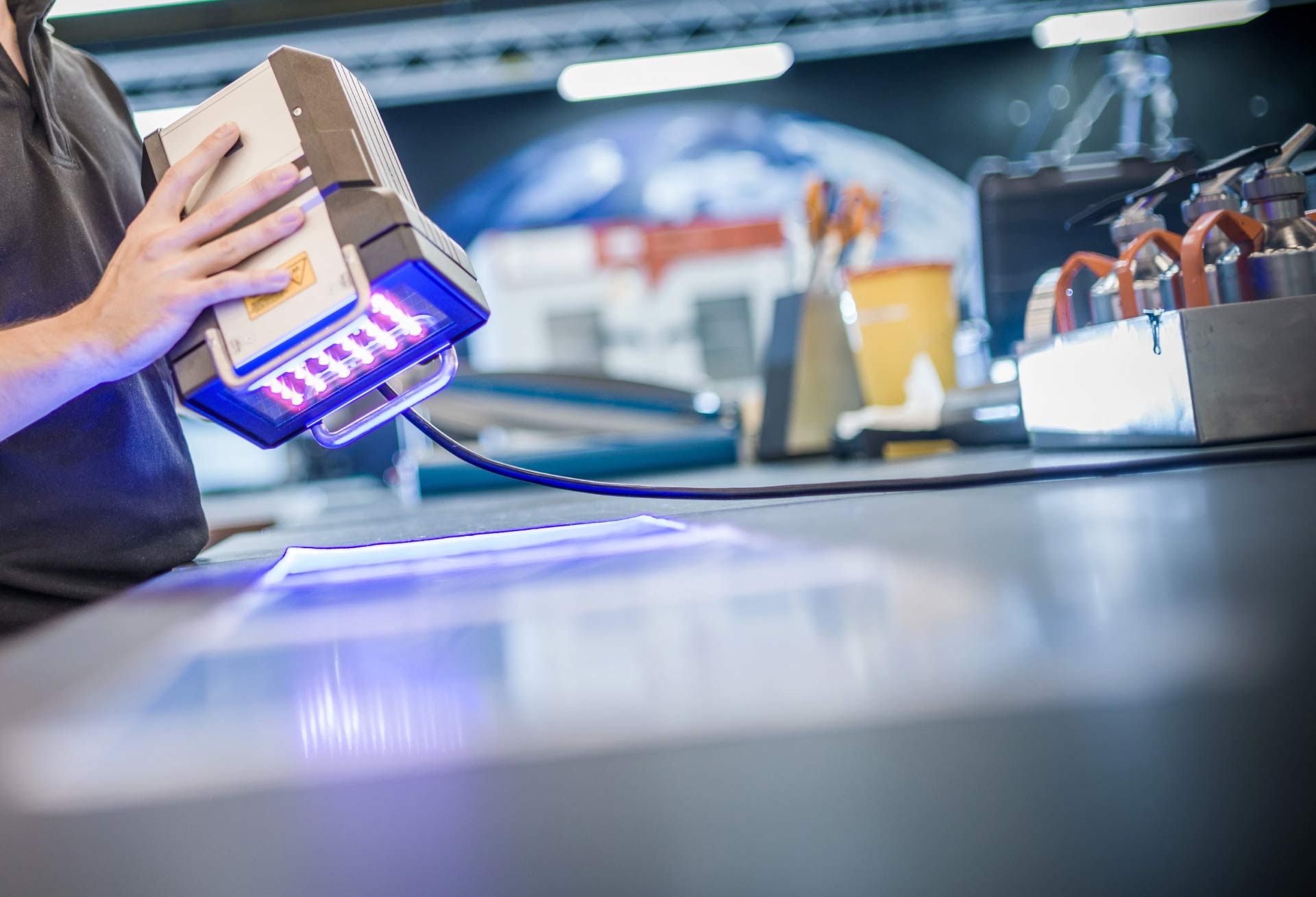 UV-LUX-detail-workstation-bonding arena