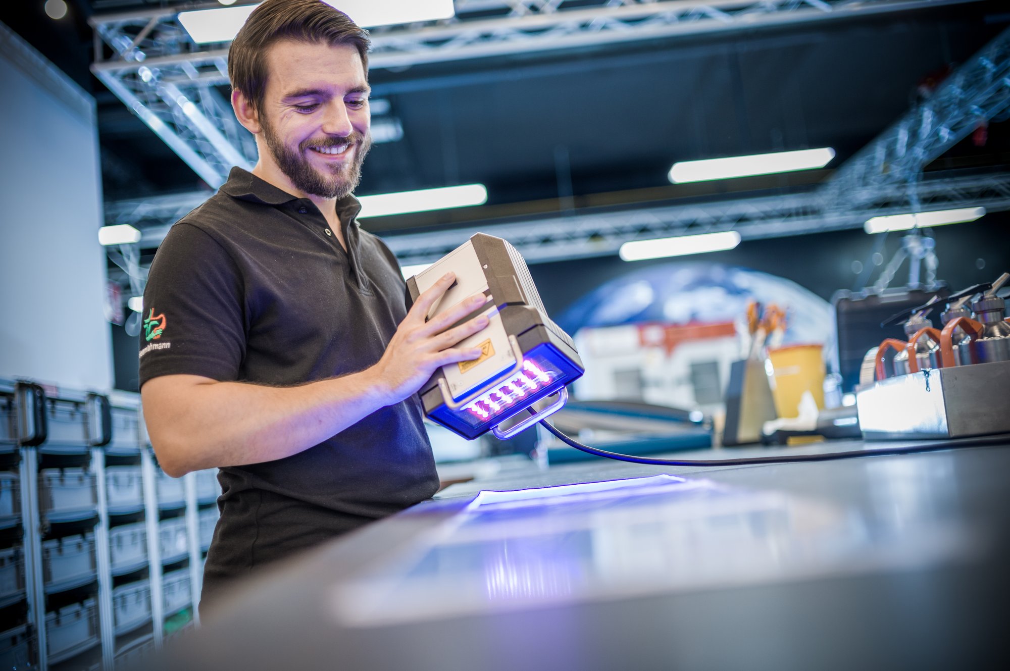UV-LUX-Bonding-Arena-Man