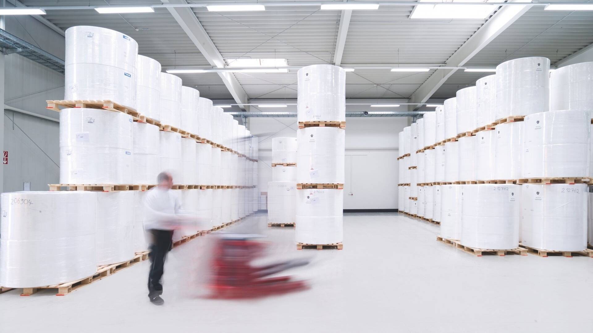 HYG-StoreRoom-Jumbo-ManMoving